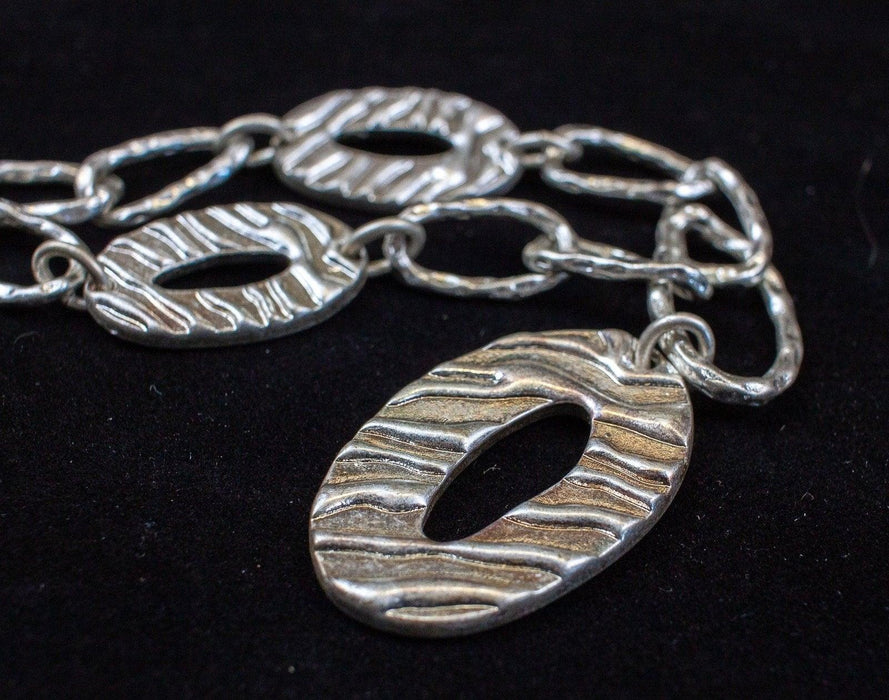 Vintage Bill Blass: Silver Tone Hammered Texture Oval Chain Necklace - 20.5" 3