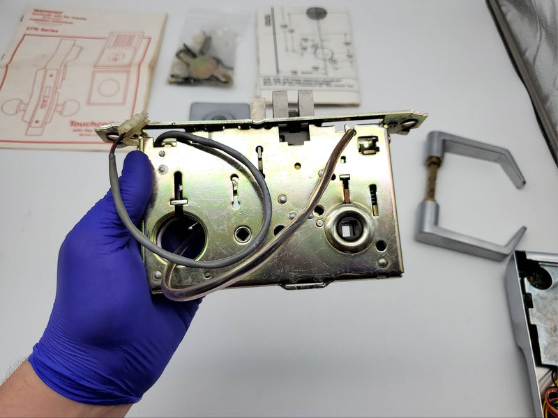 Yale Touch Code Door Knob Entry Lock Satin Chrome 2770 with Override Missing PCs