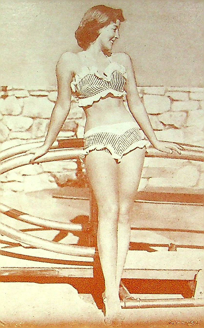 US 50s Pin Up Promo Photo Card Woman Model Bikini Swimsuit Ruffles Stripes Beach
