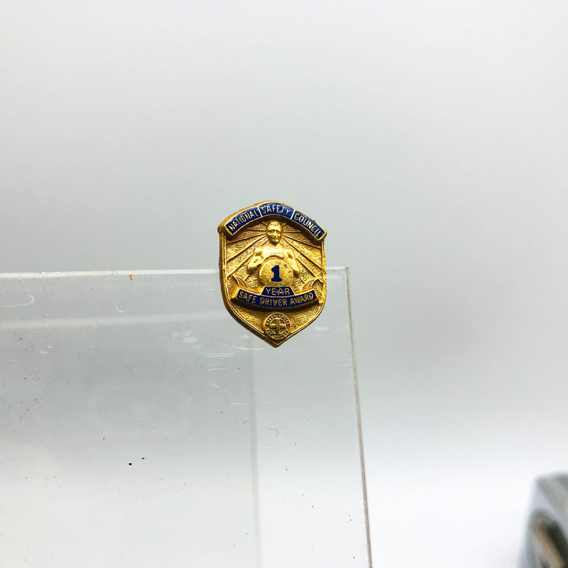 Vintage National Safety Council Lapel Pin Green Cross 1 Year Safe Driver Award
