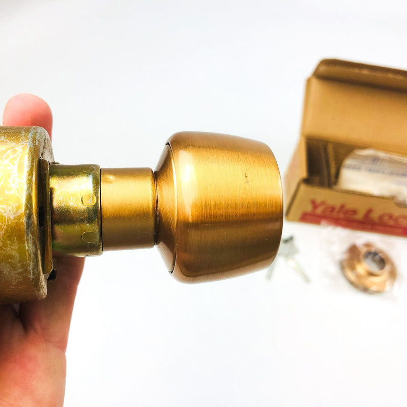 Yale Entry Doorknob Lockset Locking Knob BR5237 US10 Satin Bronze NOS No Latch 8