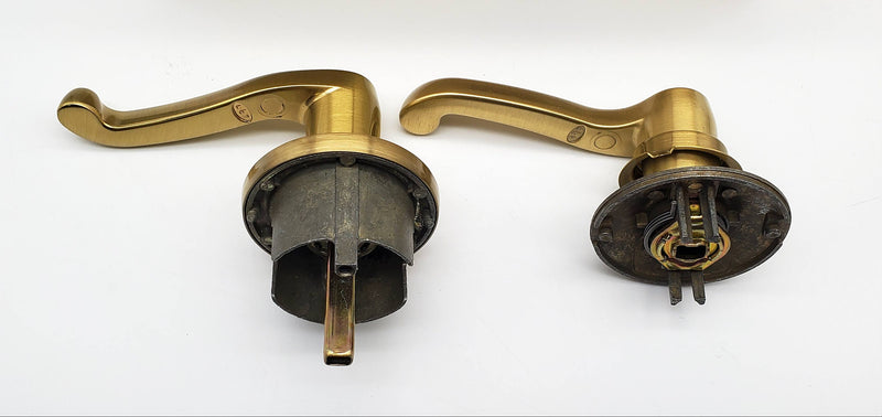 Schlage Door Lever Passage Satin Brass Flair Latching S10D FLA 606 NOS