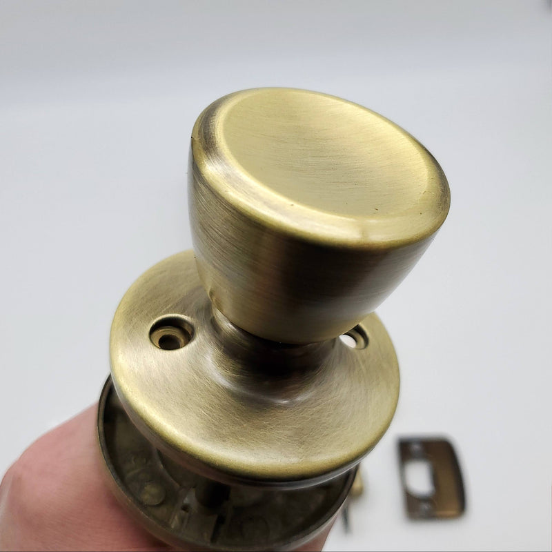 Kwikset Door Knob Passage Latch Antique Brass US5 BEL AIR 200B 2-3/4 BS NOS