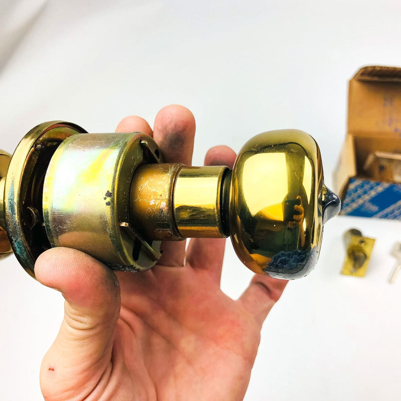 Yale Entry Door Knob Lockset LF5237 Litchfield 380AN US03 Bright Brass KA2 Damag 9