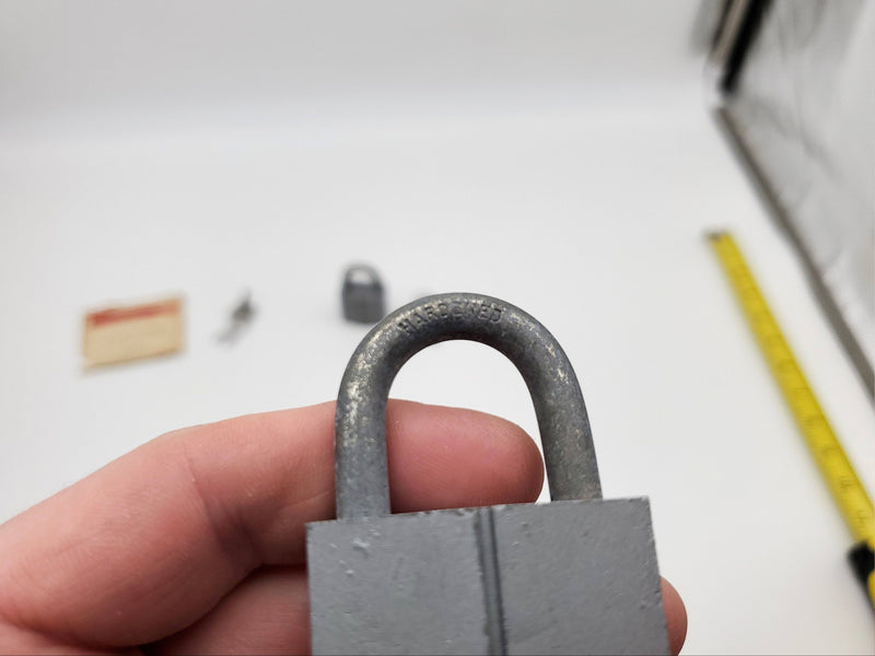 2x Yale Padlocks 7113 Keyed Alike 1" L X 1/4" D Shackle 1.5" Body Vintage NOS