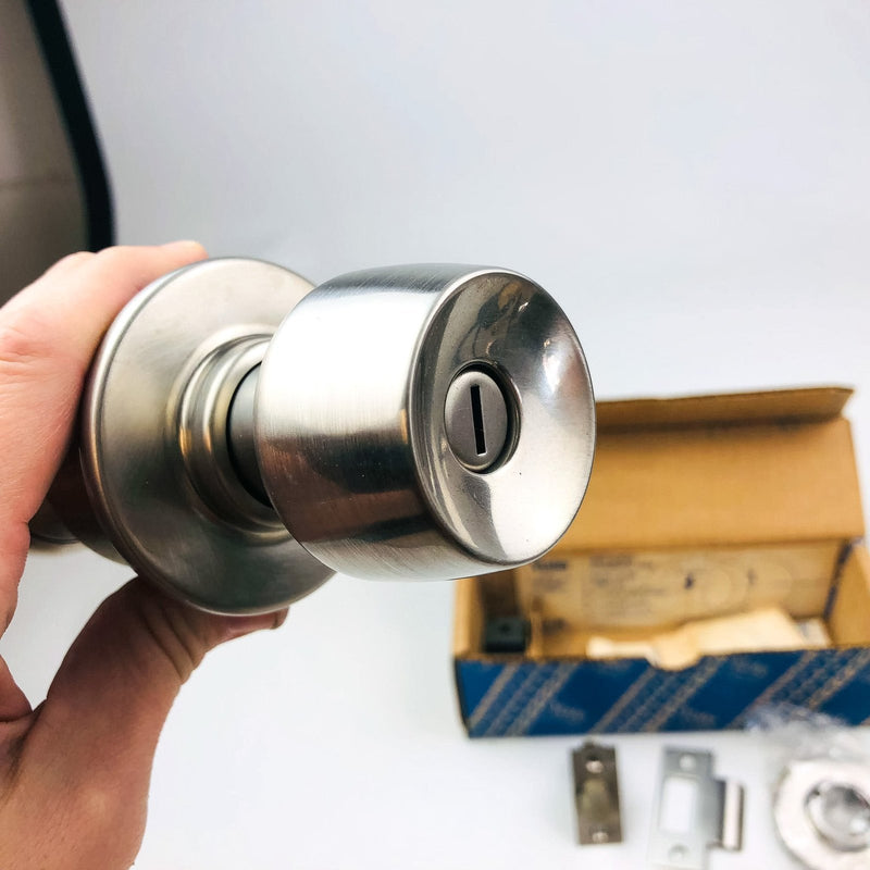 Yale Privacy Door Knob Locking 5302 Brandywine 378N US32D Polished SS New NOS 3