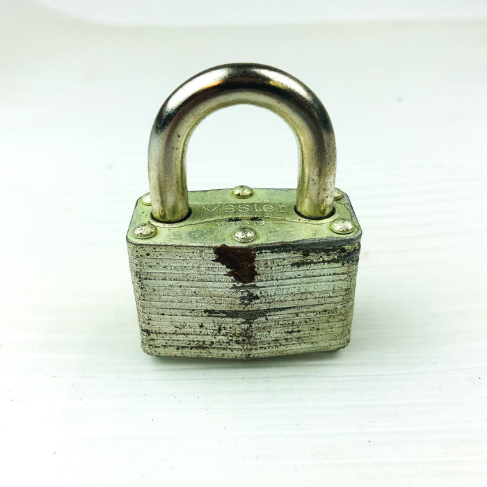 Master 500 Steel Padlock Lock Keys Laminated New Old Stock NOS Keyed 255 Vintage 9