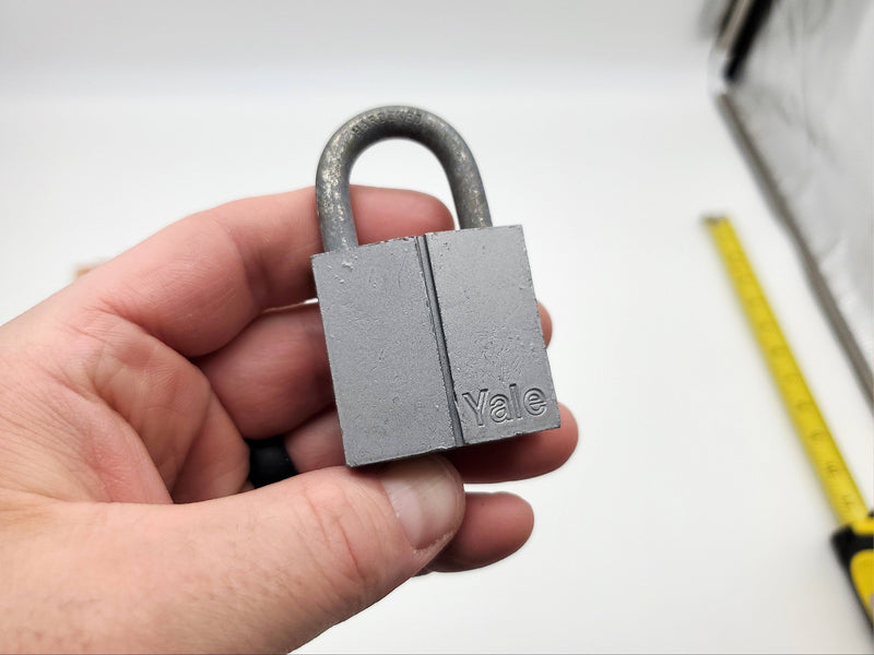 2x Yale Padlocks 7113 Keyed Alike 1" L X 1/4" D Shackle 1.5" Body Vintage NOS