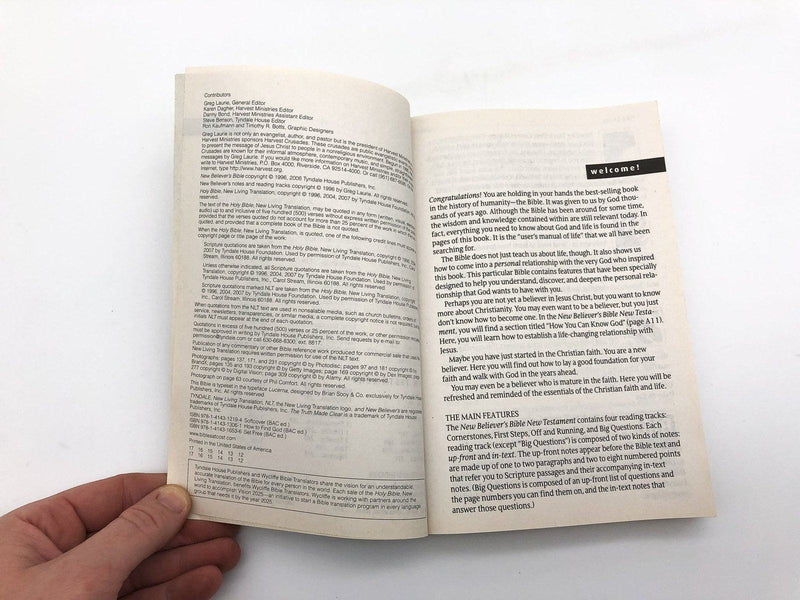 New Believer's New Testament Bible Greg Laurie 2013 Tyndale House Softcover NOTE 8
