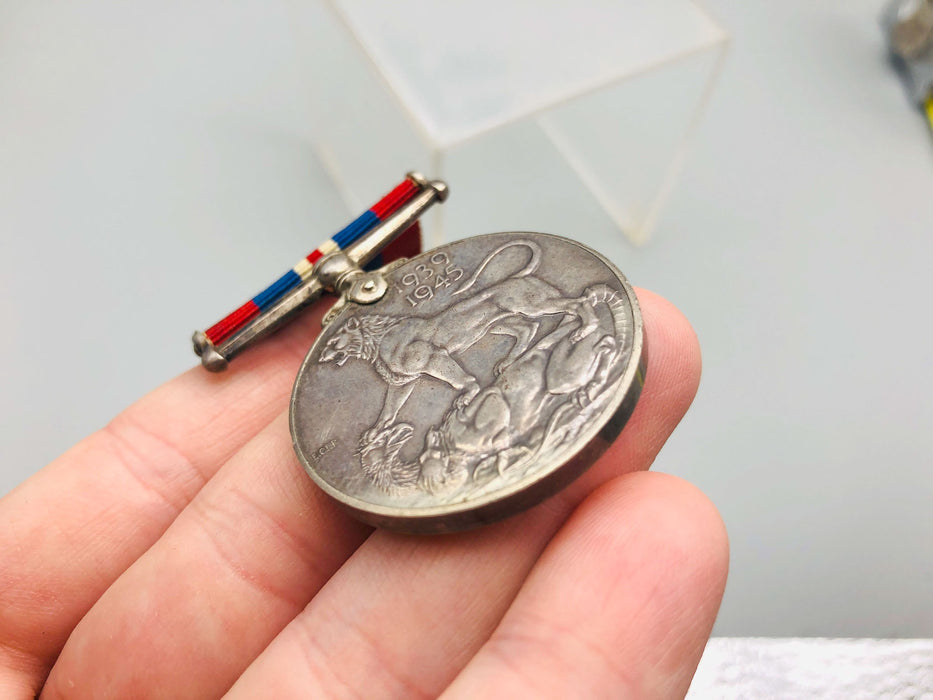 WW2 The War Medal 1939-1945 Britain United Kingdom Armed Forces Merchant Navy 4
