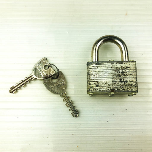 Master 500 Steel Padlock Lock Keys Laminated New Old Stock NOS Keyed 255 Vintage 1