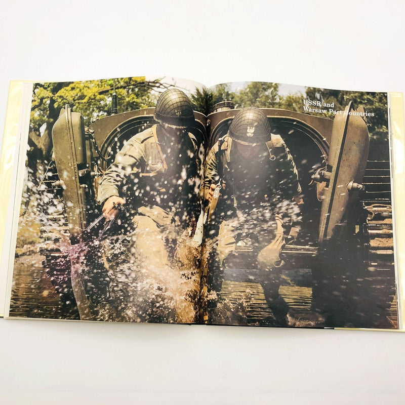 Modern Combat Gear Hardco Mark Lloyd 1988 1st Edition Full Color Battle Uniforms 10