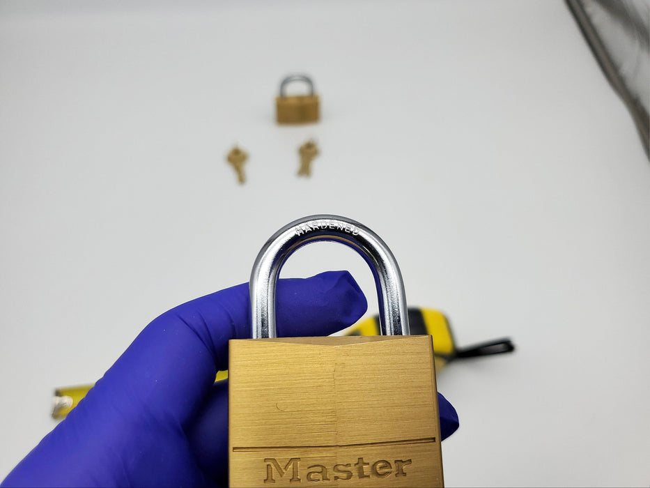 2x Master Lock Padlocks No 150-D 1-1/8" L x 9/32" D Shackle Solid Brass NOS