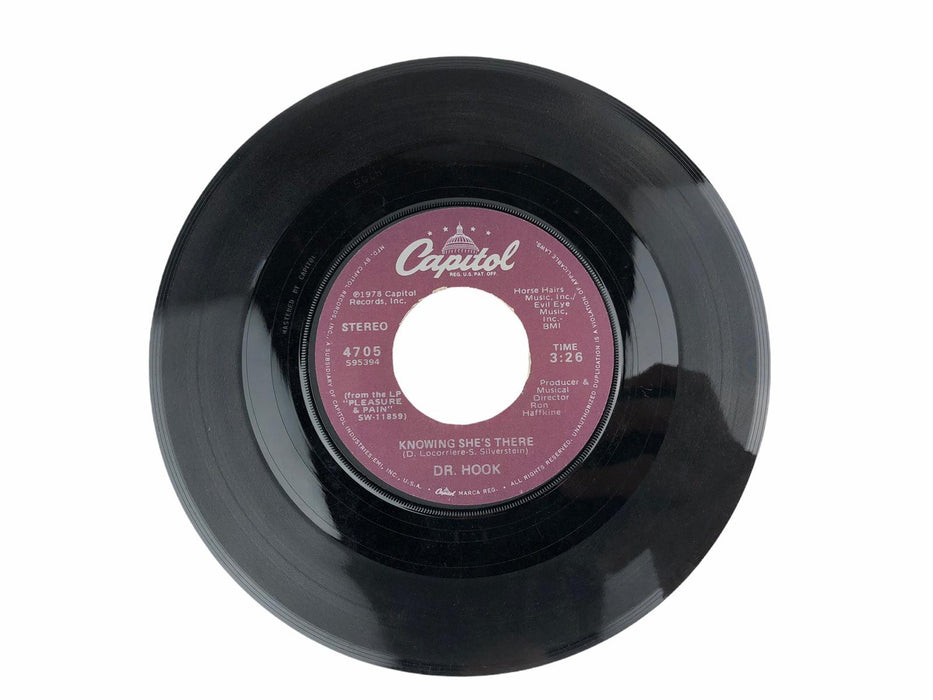 45 RPM Knowing She's There / When You're In Love With a Beautiful Woman Dr. Hook 4