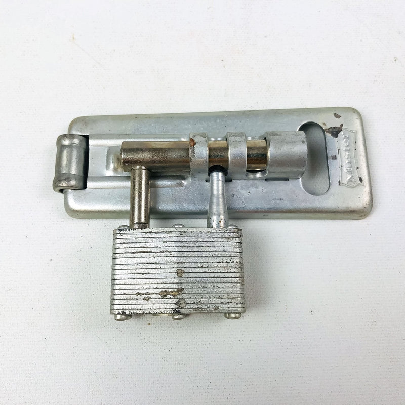 Master Lock Hasplock 450 Padlock Heavy Duty Bolt and Hasp New NOS 373 Key Orange 9