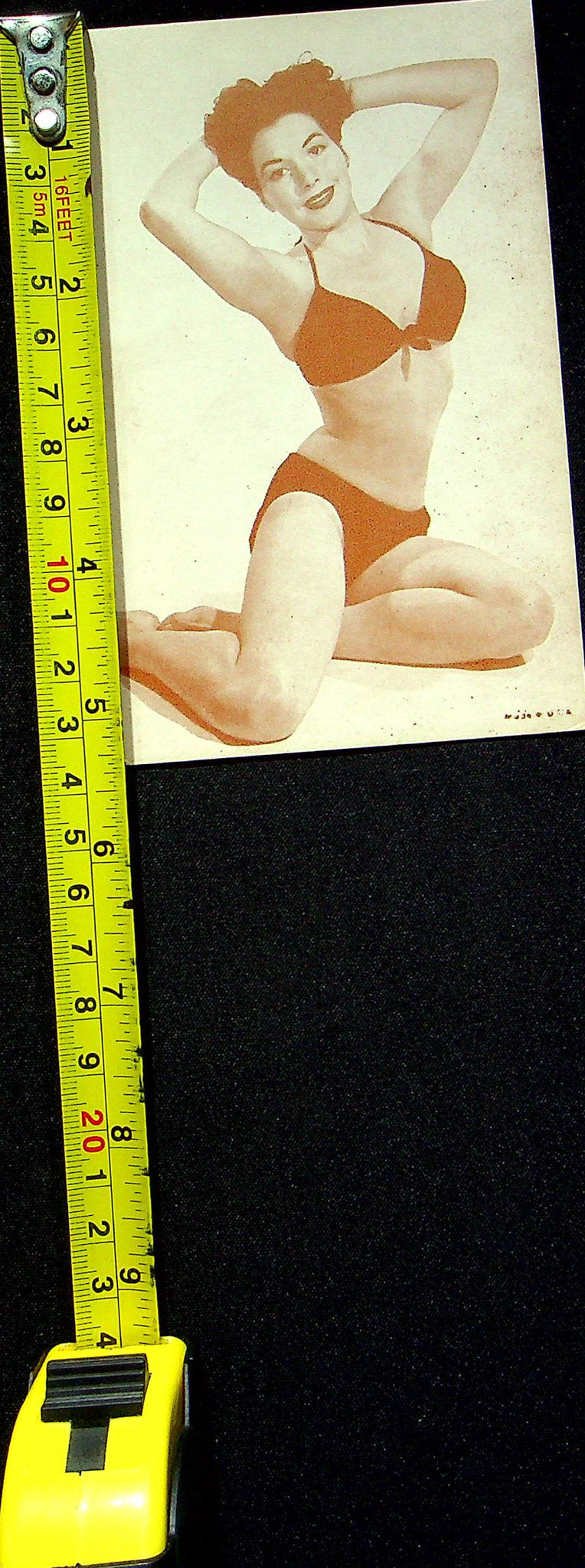 US 50s Pin Up Promo Photo Card Woman Model Bikini Swimsuit Beach Hands On Head 1