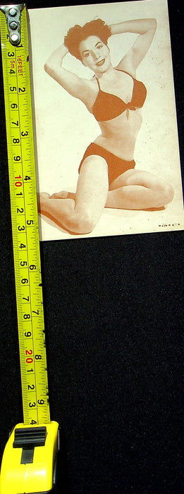 US 50s Pin Up Promo Photo Card Woman Model Bikini Swimsuit Beach Hands On Head 1