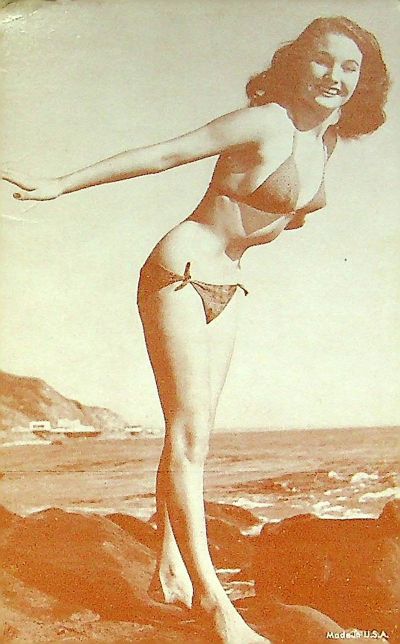 US 50s Pin Up Promo Photo Card Woman Brunette Bikini Swimsuit Beach Rocks Crease