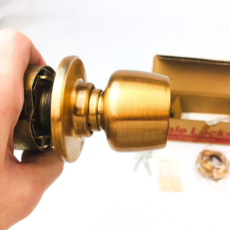 Yale Entry Doorknob Lockset Locking Knob BR5237 US10 Satin Bronze New Old Stock 5