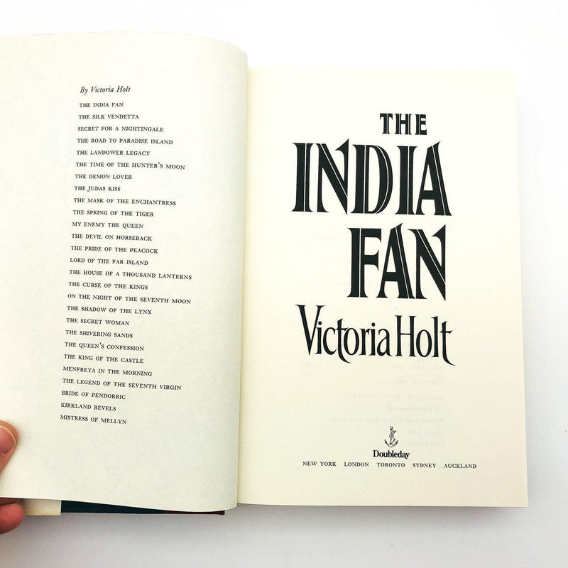 The India Fan Hardcover Victoria Holt 1988 India Travels Governess 1st Edition 7