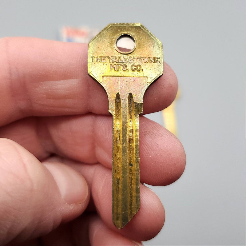 5x Yale E9810 Key Blanks Brass Hexagonal Bow USA Made Vintage NOS 2