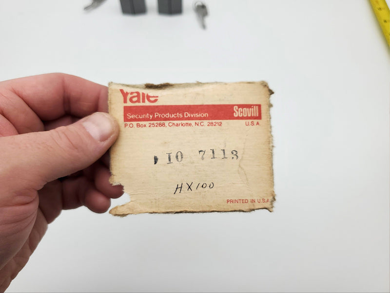 2x Yale Padlocks 7113 Keyed Alike 1" L X 1/4" D Shackle 1.5" Body Vintage NOS