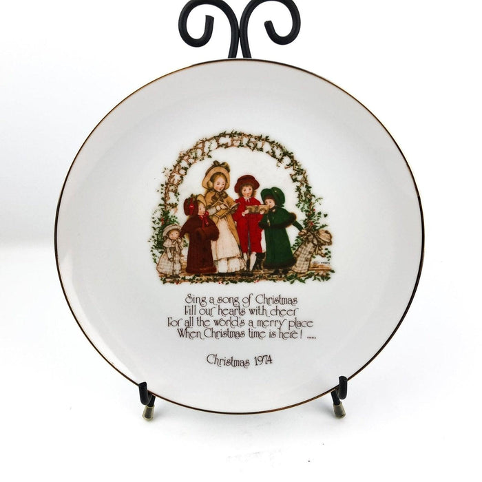 Holly Hobbie Collector's Plate Christmas 1974 Commemorative Ed. Porcelain 10.5" 1