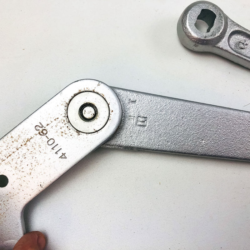 LCN Size E Potbelly Closer Arm RH PAR HO ALUM Parallel Mount Hold Open