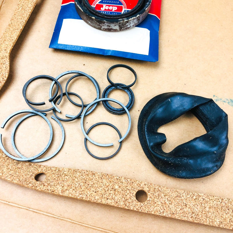 Kaiser Jeep 937562 Gasket Oil Seal Kit Genuine OEM New Old Stock Group 17A-01