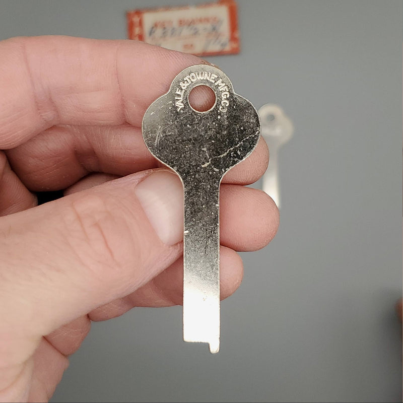 5x Yale R831 1/2 1/4 Key Blanks Flat Steel NOS 2