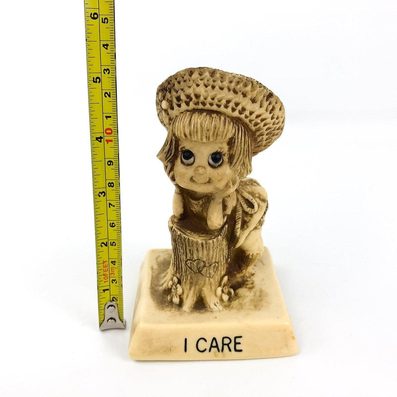 R & W Berries I Care Figurine Little Girl Straw Hat Statue Tree Trunk 9106 10
