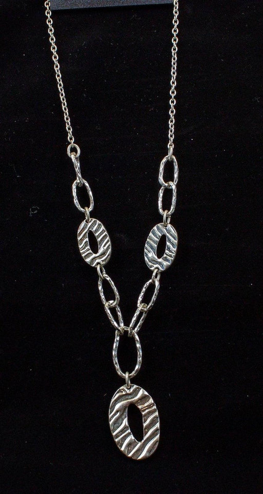 Vintage Bill Blass: Silver Tone Hammered Texture Oval Chain Necklace - 20.5" 2