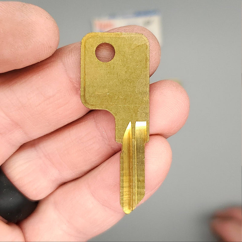 5x Yale EB1019 Key Blanks F9L Keyway Brass 4 Pin NOS 2