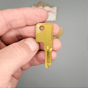 25x Yale EB1019 Key Blanks B10L Keyway Solid Brass 4 Pin NOS 2