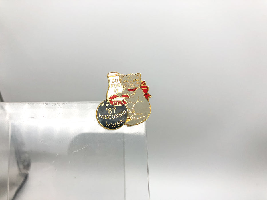 Womens Bowling Association Lapel Pin Wisconsin WWBA Kitty Cat Milk Bottle 1989