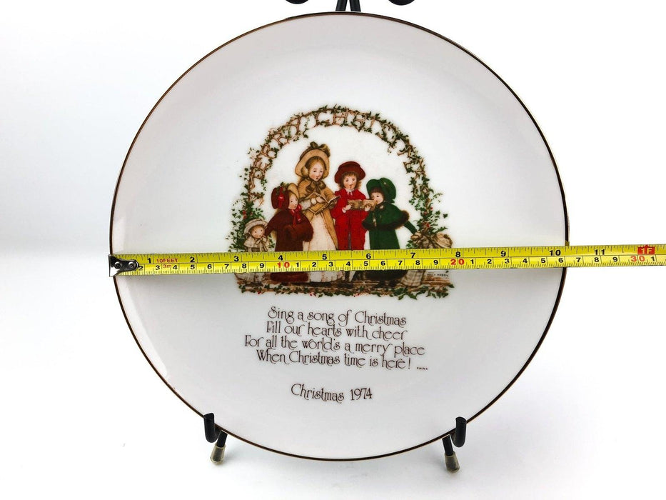 Holly Hobbie Collector's Plate Christmas 1974 Commemorative Ed. Porcelain 10.5" 3