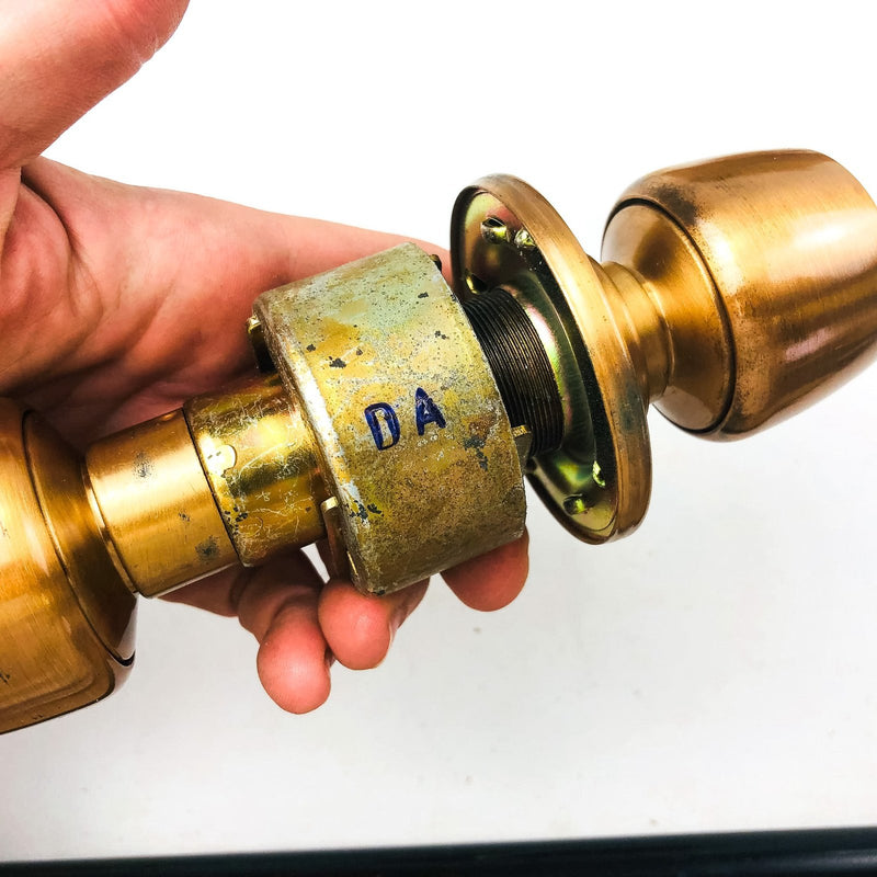 Yale Entry Doorknob Lockset Locking Knob BR5237 US10 Satin Bronze New Old Stock 6