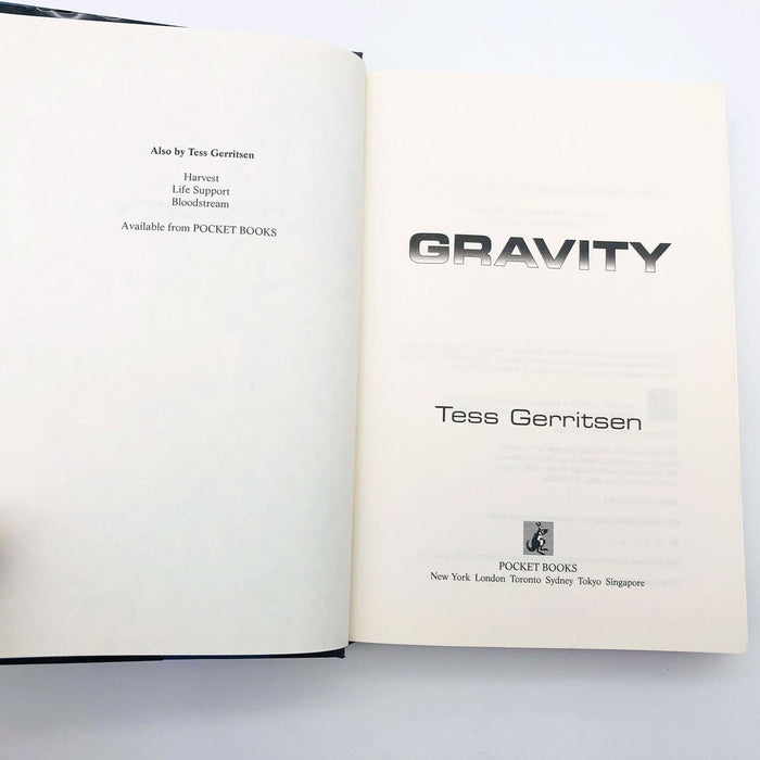 Tess Gerritsen Book Gravity Hardcover 1999 1st Edition NASA Space Pandemic 7