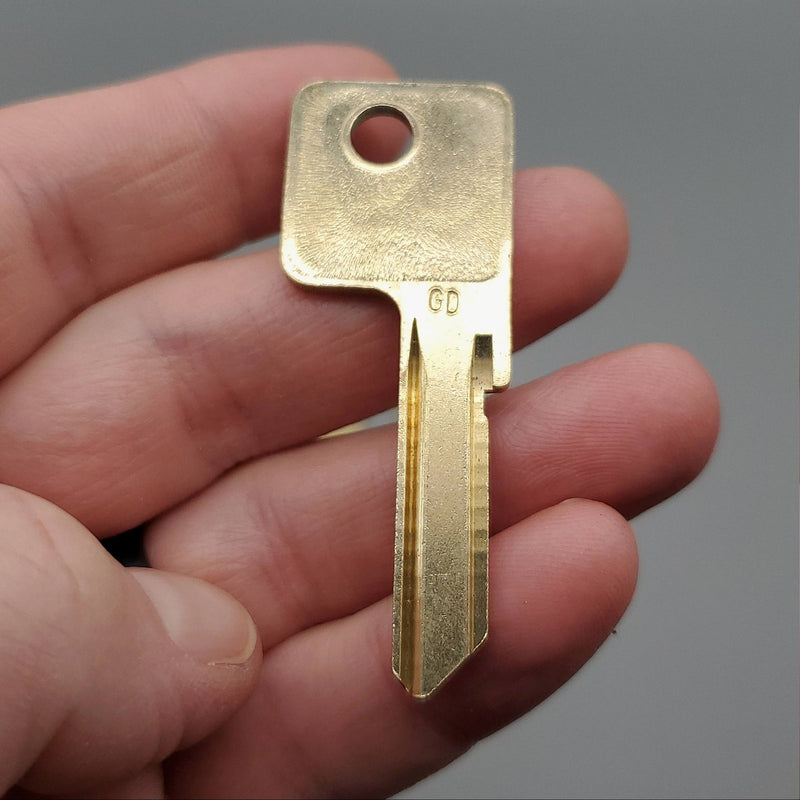 5x Yale EN8 Key Blanks GD Keyway Nickel Silver 5 Pin NOS 2