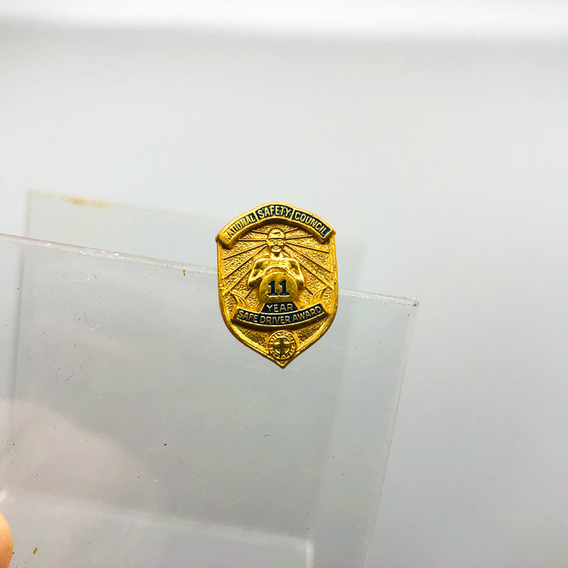 Vintage National Safety Council Lapel Pin Green Cross 11 Year Safe Driver Award
