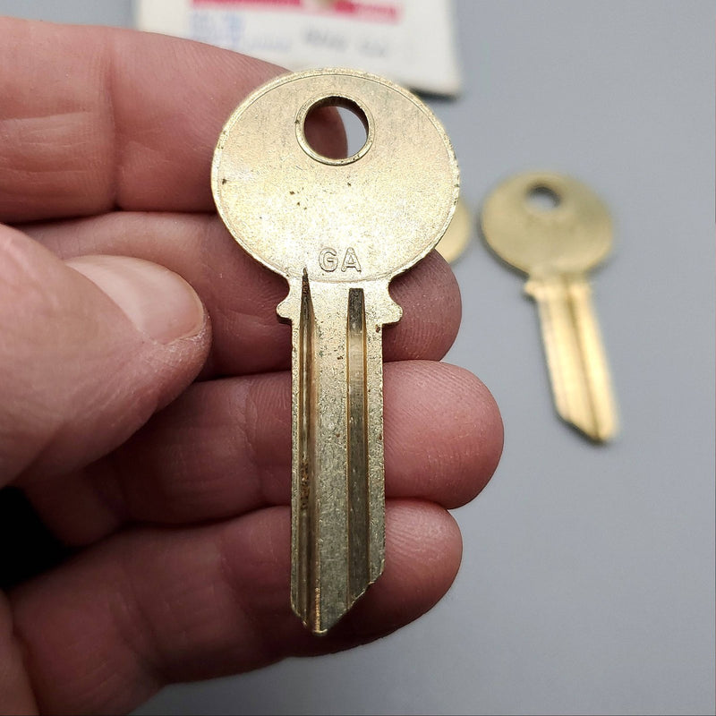 5x Yale RN8 Key Blanks GA Keyway Nickel Silver 5 Pin NOS 2