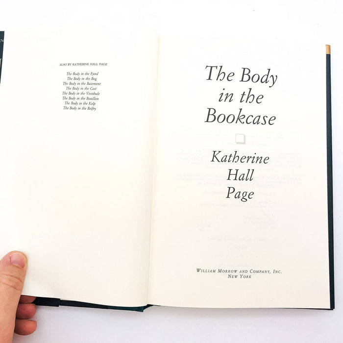 The Body In The Bookcase HC Katherine Hall Page 1998 Faith Fairchild 1st Edition 7