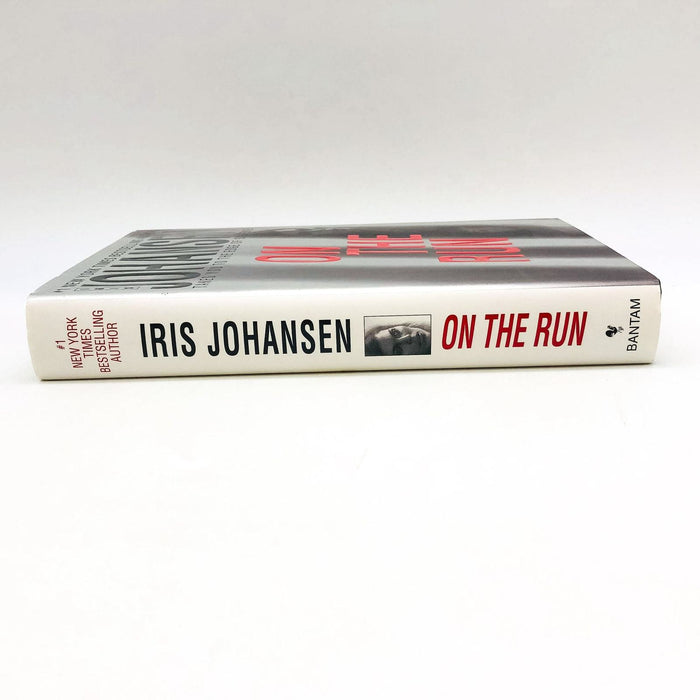 On The Run Hardcover Iris Johansen 2006 1st Edition Mother Daughter Fugitives 3