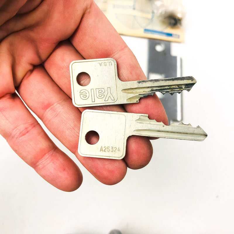 Yale Classroom Utility Closet Lockset LFD5235 Litchfield 26D Satin Chrome NOS