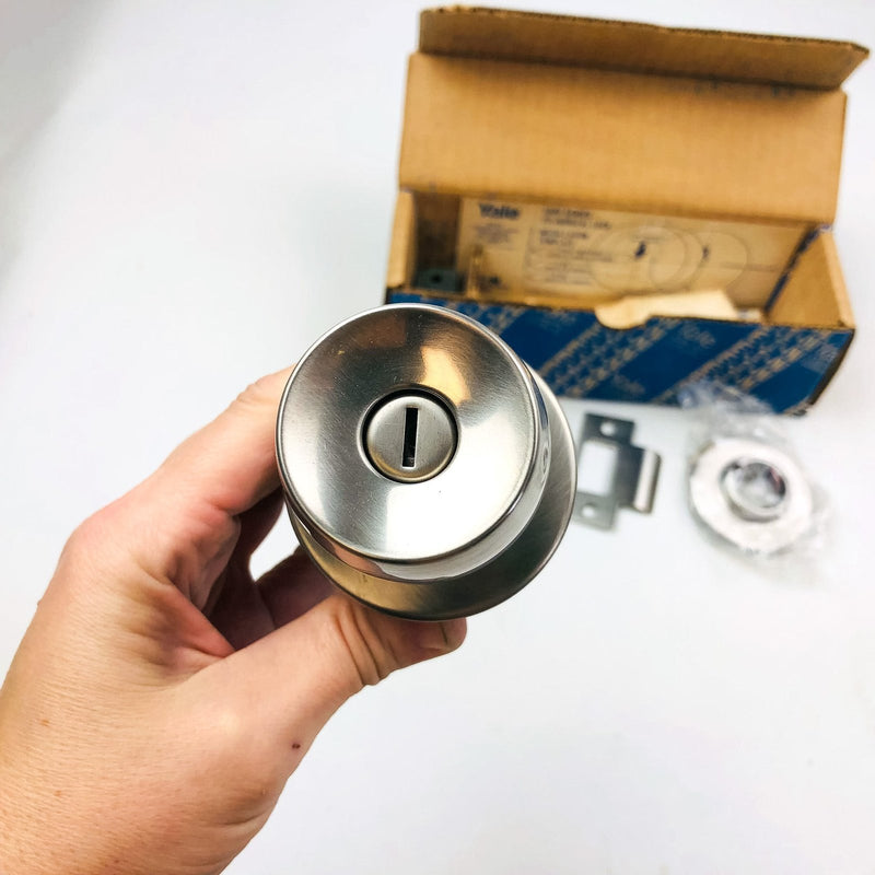 Yale Privacy Door Knob Locking 5302 Brandywine 378N US32D Polished SS New NOS 4