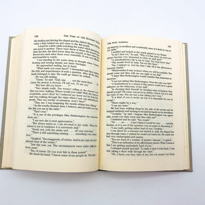 The Time Of The Hunter's Moon Hardcover Victoria Holt 1983 Swiss Headmistress 8