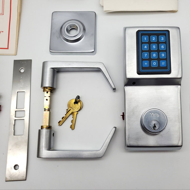 Yale Touch Code Door Knob Entry Lock Satin Chrome 2770 with Override Missing PCs