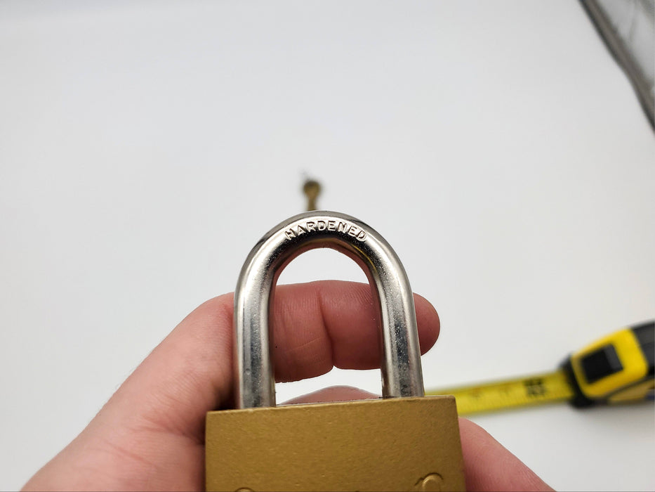 American Lock Padlock No 205 Brass Finish 1-3/8" L x 0.3" W Shackle USA Made NOS