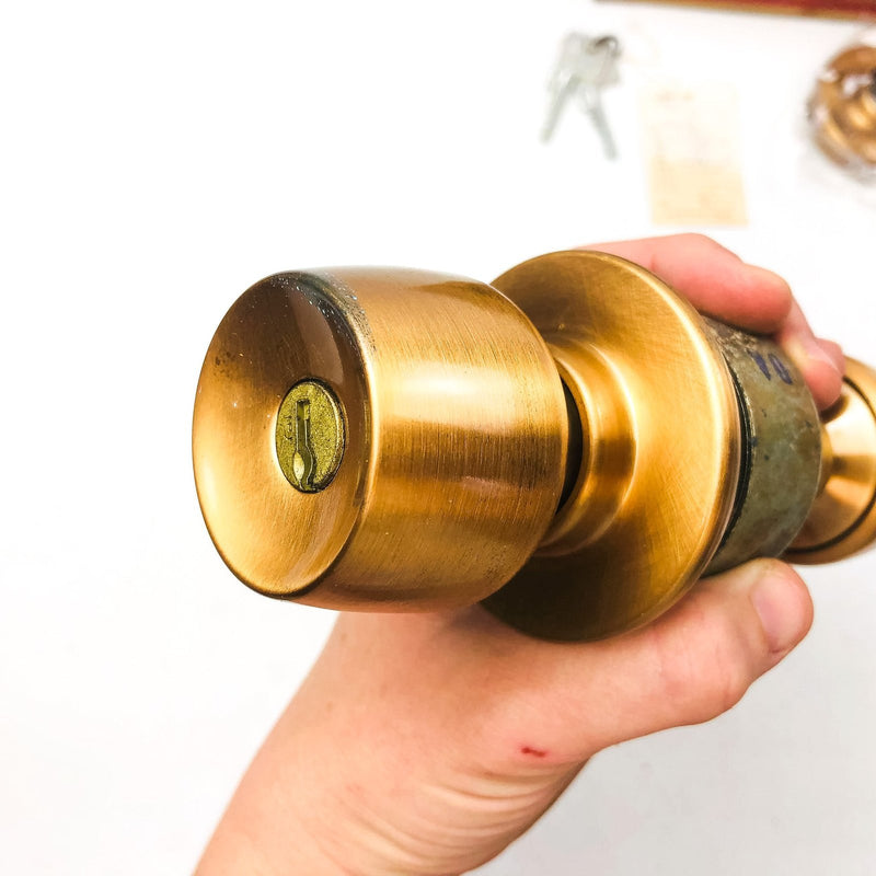 Yale Entry Doorknob Lockset Locking Knob BR5237 US10 Satin Bronze New Old Stock 3