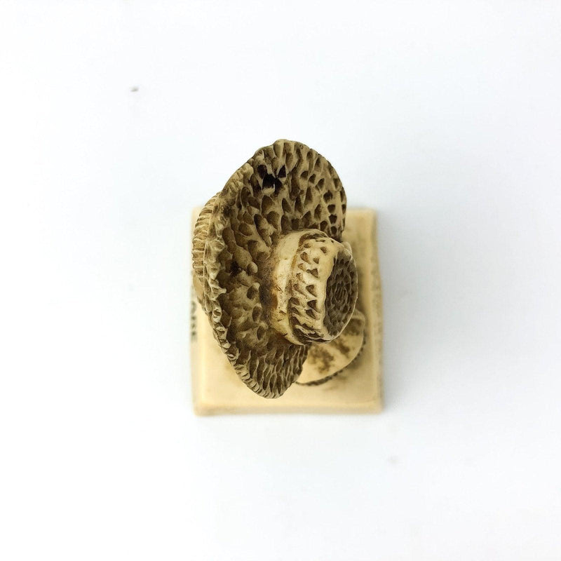 R & W Berries I Care Figurine Little Girl Straw Hat Statue Tree Trunk 9106 6